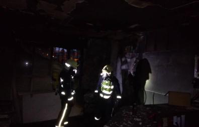 Los bomberos de Lodosa han apagado un incendio en el bar de las piscinas de Sesma