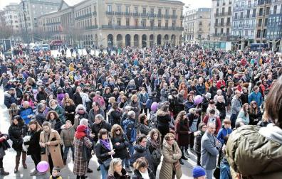El colectivo feminista llama en Pamplona a "reforzar" la organización del feminismo
