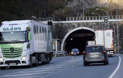 El tráfico diario de camiones en Belate aumenta el 38% desde 2010