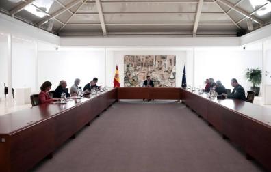 Sánchez preside el primer Consejo de Ministros virtual de la historia de España