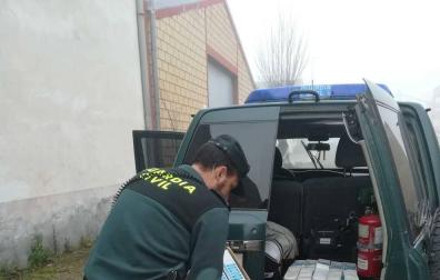 La Guardia Civil recibe donaciones de miles de productos sanitarios