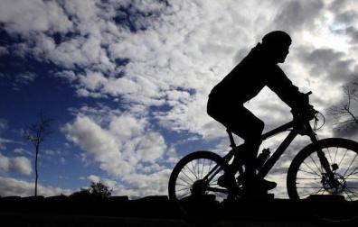 Herido un ciclista tras ser atropellado por un coche en Arre