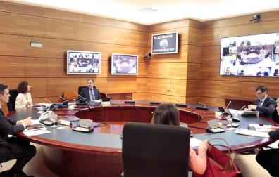 Pedro Sánchez ha presidido este martes el Consejo de Ministros en el que participan de forma presencial o telemática todos los miembros del Gobierno menos la vicepresidenta primera, Carmen Calvo