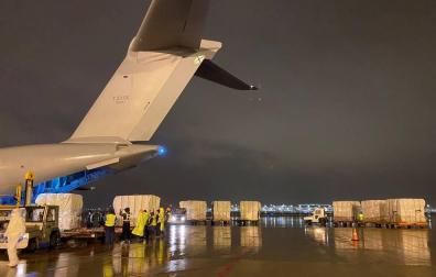 Un millón de test rápidos llegarán este lunes a Madrid desde Shangái