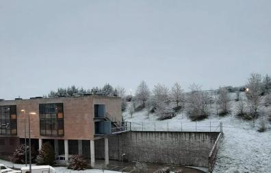 La nieve sorprende este martes a varias localidades navarras