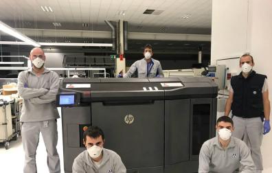 VW  Navarra entrega las 1.000 primeras pantallas protectoras hechas con su impresora 3D