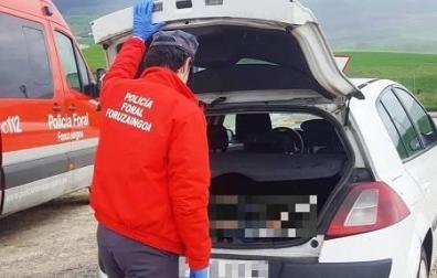 Denunciado por circular escondido en el maletero y llevar marihuana en Sangüesa