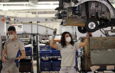 Tras seis semanas de parón, la producción de coches retornó este 27 de abril a Landaben.
