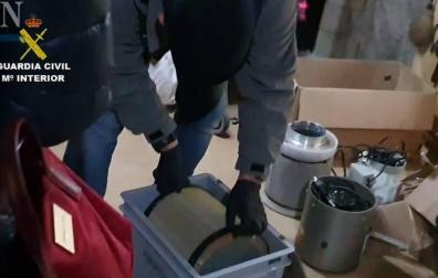 Dos detenidos y un investigado por fabricación y tráfico de armas de fuego