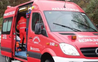 Una ambulancia de Bomberos de Goizueta.