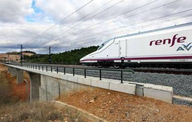 Un tren AVE en marcha.