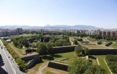 Visitando las murallas de la Ciudadela de Pamplona