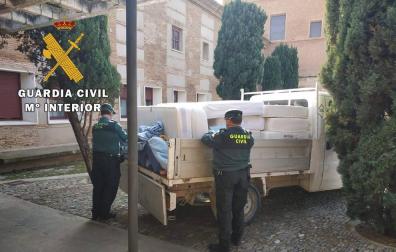 La Guardia Civil ayuda en una residencia en Fitero y a personas sin recursos