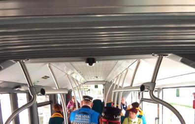 Policía Municipal denuncia a una persona que no pudo justificar su viaje en villavesa