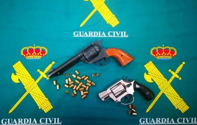 El autor de los disparos se personó voluntariamente en la comisaría e hizo entrega de dos armas de fogueo