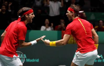 Rafa Nadal y Feliciano López, durante el partido de dobles en la semifinal de la Copa Davis frente a Gran Bretaña