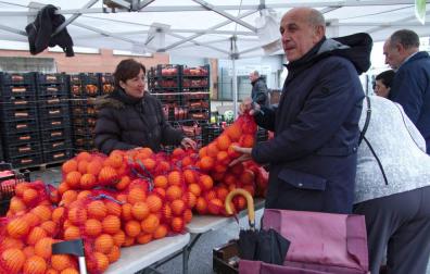 Landaben: Mercado de los domingos