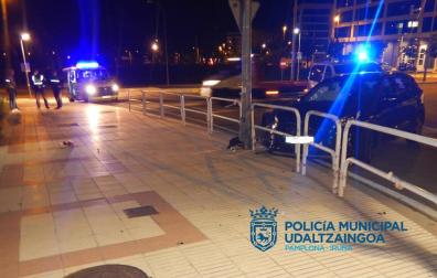 Denunciado en Pamplona tras chocar contra una valla y dar positivo en alcohol