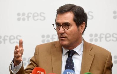 Patronal y sindicatos exigen devolver la reforma laboral al diálogo social