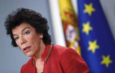 La portavoz del Gobierno, Isabel Celaá, durante la rueda de prensa tras el Consejo de Ministros.