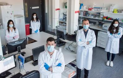Investigadores de Navarrabiomed: Karina Ausín, Naroa Mendizuri, Joaquín Fernández, Enrique Santamaría y Mercedes Lachén.