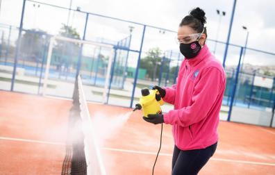 El pádel celebra poder jugar ya por parejas