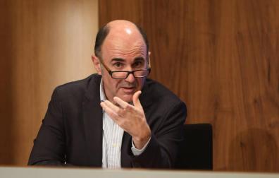 El consejero de Desarrollo Económico y Empresarial, Manu Ayerdi, en la rueda de prensa tras la sesión de Gobierno.