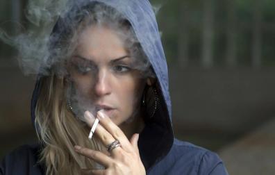 La OMS alerta de que 40 millones de adolescentes entre 13 y 15 años consumen tabaco