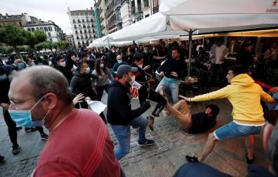 Altercados entre los simpatizantes del etarra preso Patxi Ruiz y unos jóvenes que les increparon.