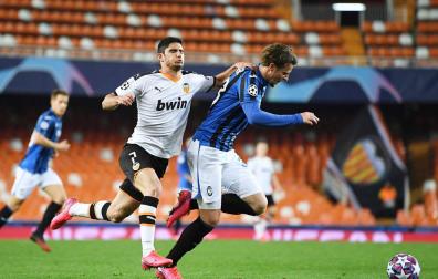 Un póquer de Ilicic deja sin opción al Valencia en un Mestalla vacío