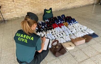 La Guardia Civil se incauta de calzado deportivo valorado en 3.700€ en un mercadillo
