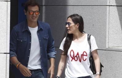 Albert Rivera sale del hospital al lado de Malú confirmando así que están juntos