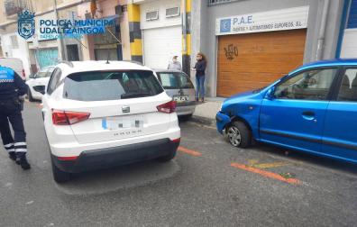 Denunciado por dar una tasa de 1,20 mg/l tras chocar contra tres coches estacionados en Pamplona