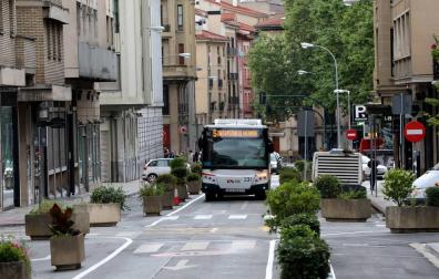 La calle Amaya estrena su nueva imagen más peatonal