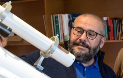 Javier Armentia, coordinador del Planetario de Pamplona.