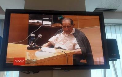 Suspenden el juicio por el robo de bebés al ingresar en urgencias el doctor Vela