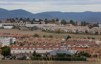 La demanda de unifamiliares y chalets ha aumentado tras el confinamiento. En la imagen, adosados y unifamiliares en Zizur Mayor.