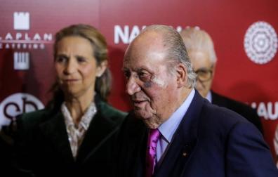 El Rey Juan Carlos preside la gala del toreo con un moratón en un ojo