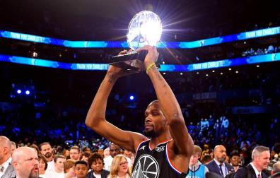 Durant y Antetokounmpo se cansan de anotar en otro All-Star monótono