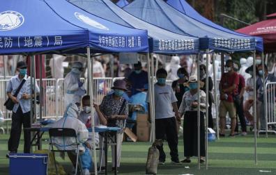 Pekín amplía las restricciones por el nuevo brote de coronavirus