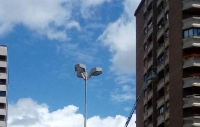 Los bomberos tuvieron que sofocar un incendio en una cocina en Pamplona