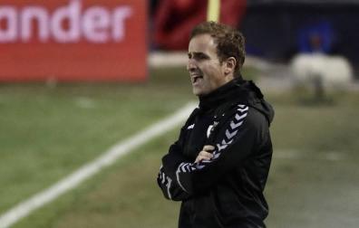 Jagoba Arrasate, durante el encuentro frente al Atlético de Madrid en El Sadar.