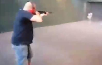 Investigan un vídeo donde disparan a fotos de Sánchez, Iglesias y Marlaska