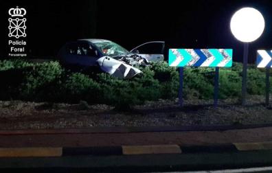 Un herido grave al salirse su coche de la carretera en la travesía de Mendavia