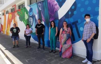 La entrada de Remontival se llena de color para la próxima vuelta al cole