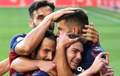 Lato celebra el gol al Alavés.