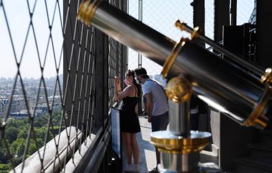 La Torre Eiffel reabre tras un cierre de más de tres meses por la pandemia