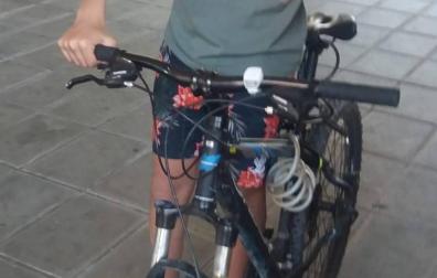 Un niña acaba con cinco grapas de sutura tras recibir un pedrada en el río en Huarte