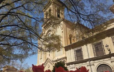 Envíanos la imagen por Whatsapp al número 687 04 00 98, indicando el lugar en el que están realizadas y el autor de las fotografías.