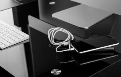 Imagen de un cargador de batería de Apple